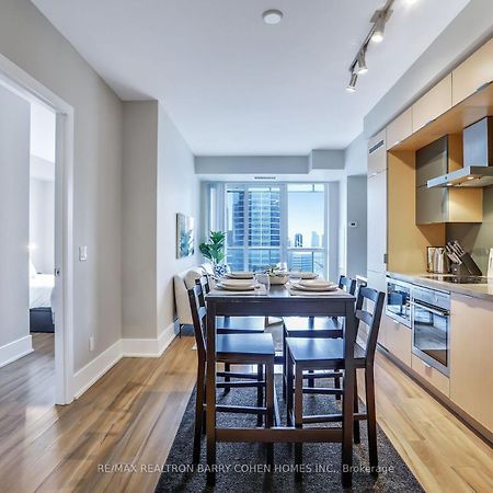 Downtown Suites With Free Parking Toronto Exterior photo