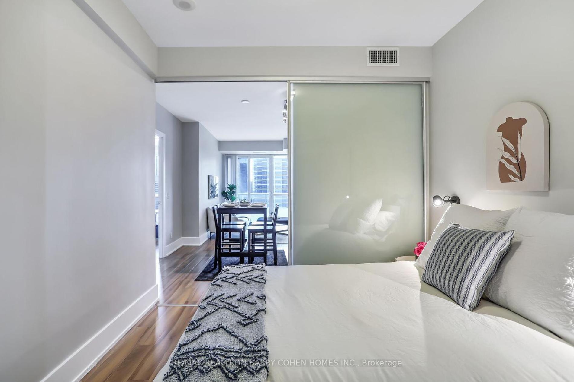 Downtown Suites With Free Parking Toronto Exterior photo